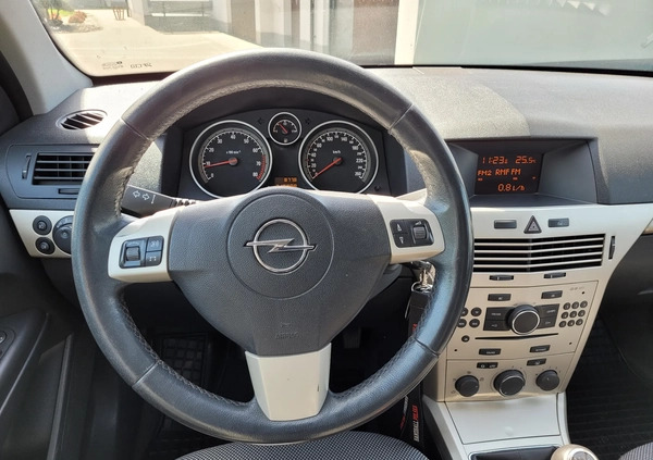 Opel Astra cena 14700 przebieg: 210000, rok produkcji 2008 z Łomża małe 211
